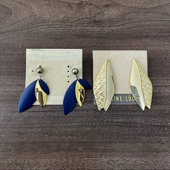 3/$30 | Vintage 2 Pairs Of Gold Earrings - Picture 4 of 11